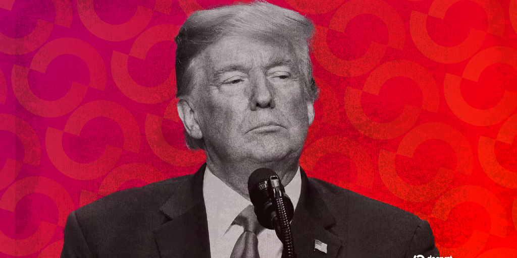 Трамп розглядає указ для регулювання розрізнених штатних політик щодо ШІ.